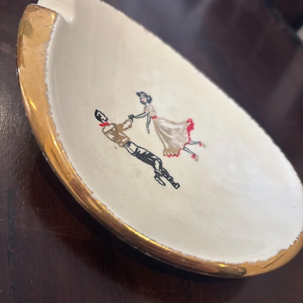 Vintage couple dancing design ring holder dish